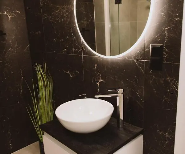 Apartamenty Leszno 3* 레스노